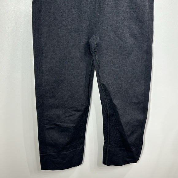 Lululemon Seamlessly Street Black Crop Pants Size 8 - Picture 3 of 9